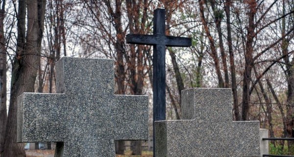 В Киеве осталось функционировать лишь одно из 29 кладбищ
