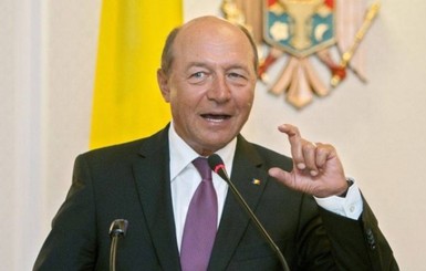Экс-президент Румынии подал в суд на главу Молдовы