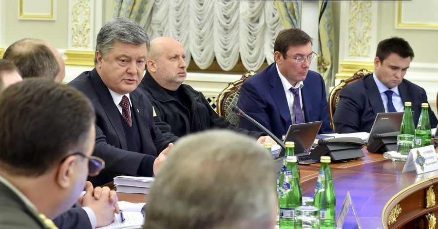 Порошенко потребовал увеличить экспорт украинского оружия