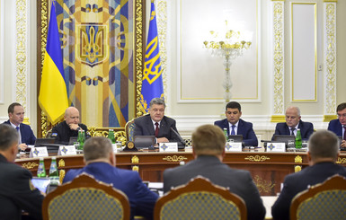 Реакция на обострение в Авдеевке: Порошенко собирает Военный кабинет, в Минске -  экстренное заседание