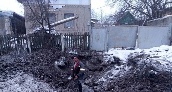 Как спасают Авдеевку: волонтеры развозят в термосах кипяток и еду