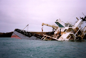 Российский корабль тонет в Эгейском море 
