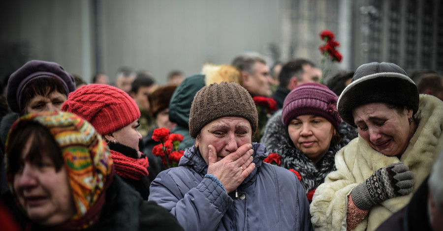 На Майдане Независимости попрощались с погибшими под Авдеевкой бойцами