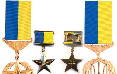 Порошенко наградил 48 военных за бои в Авдеевке