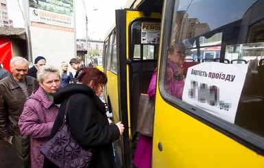 Порошенко подписал закон об автоматизированной системе оплаты в транспорте