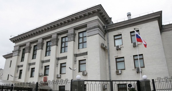 Горсовет Киева намерен отобрать землю у посольства России 