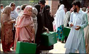 После выборов в Пакистане ликует и президент, и оппозиция 