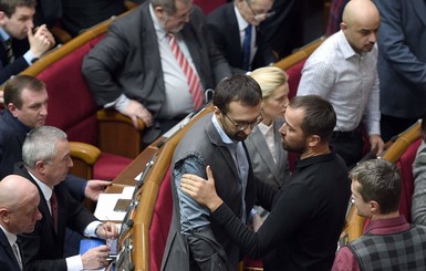 Стилист: Порванный пиджак депутата Лещенко может стоить 20 тысяч гривен