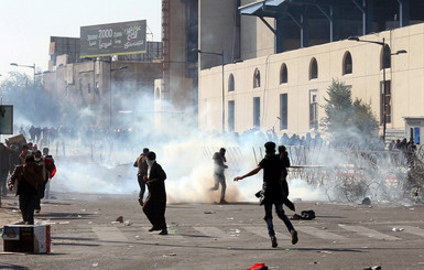 В Багдаде после стычек полиции и демонстрантов начался обстрел правительственных кварталов