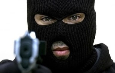 В Херсоне трое в масках ограбили ювелирный магазин