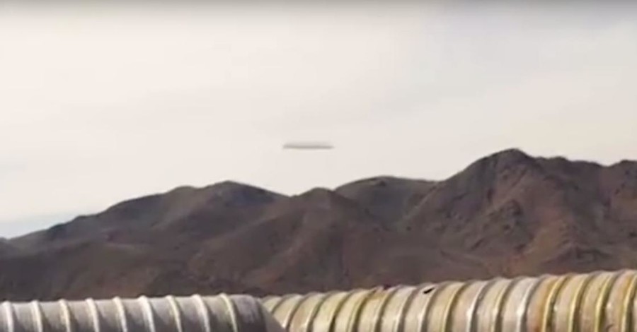Около американской военной базы видели огромный НЛО?