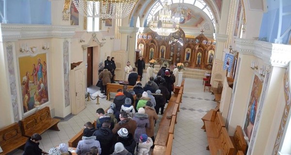 В Тернополе к Нерукотворному лику Христа выстраиваются километровые очереди