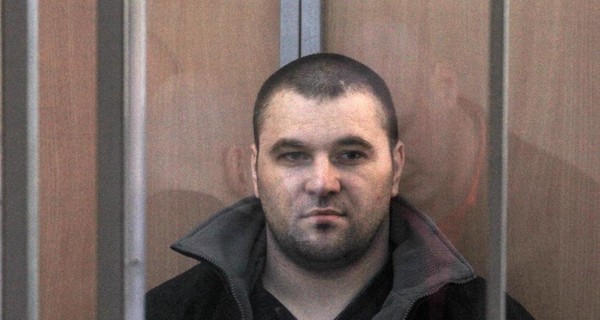 Подозреваемый в убийстве полицейских жалуется на 