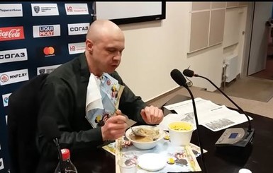 В Беларуси спортивный журналист съел свою газету