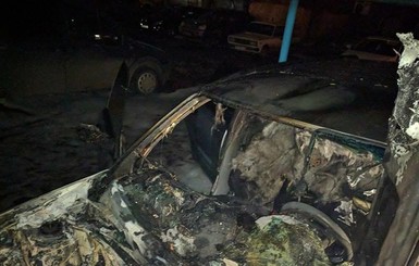 В Николаеве сожгли авто директора местной гостиницы 