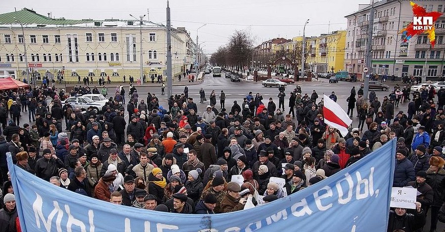 В Беларуси массовые протесты против налога на тунеядство