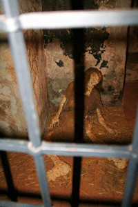 В «тюрьму Лонцкого» пустили посетителей 