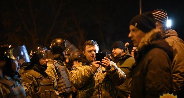Гройсман позвал митингующих за блокаду Донбасса на переговоры 