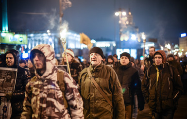 В Киеве прошло факельное шествие в честь погибших Героев небесной сотни