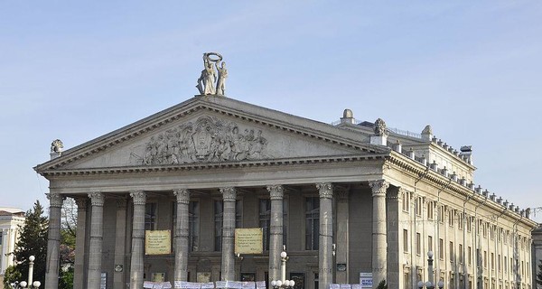 В Тернопольском театре актер перерезал горло светотехнику