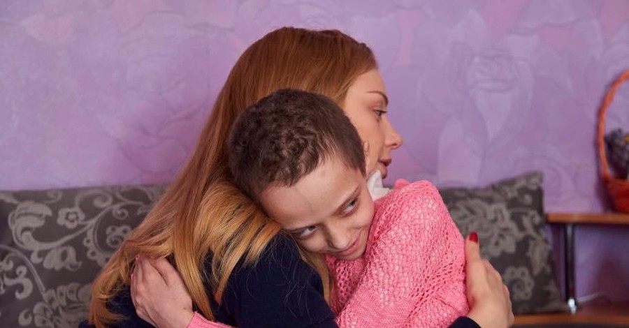 Тина Кароль исполнила мечту больной раком девочки