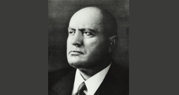 Муссолини занимался сексом с четырьмя женщинами в день