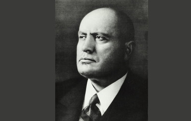 Муссолини занимался сексом с четырьмя женщинами в день