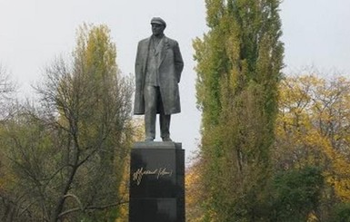 Похищенное пальто черниговского Ленина увозили на такси