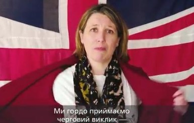 Посол Британии отжалась 22 раза в поддержку украинских военных