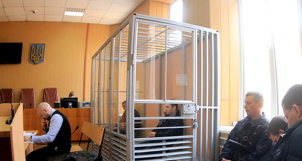 Убийство полицейских в Днепре: суд арестовал у подозреваемого дом и квартиру