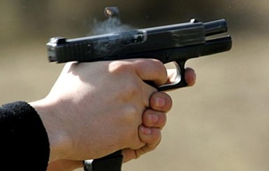 В Житомире руководитель военкомата устроил стрельбу и ударил женщину