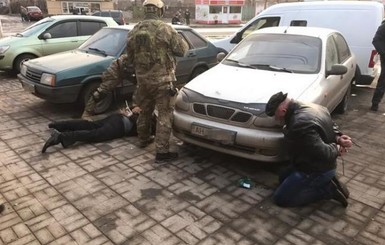 Жителей Славянска запугивала вооруженная банда