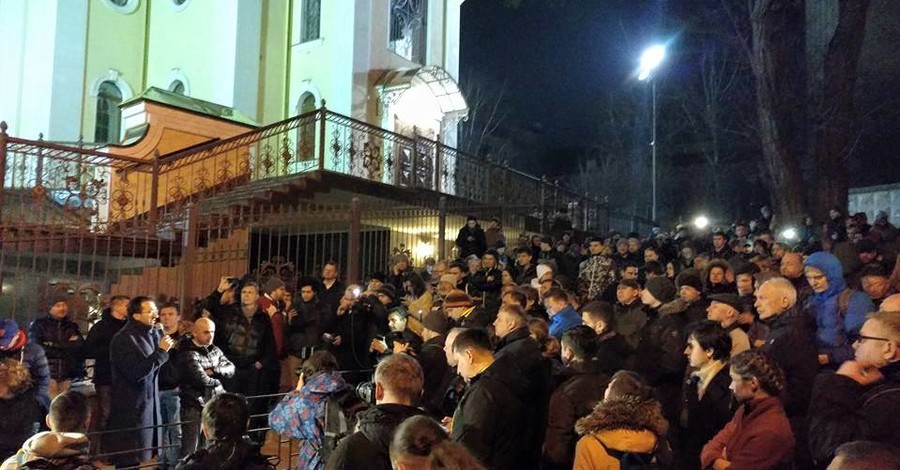 Охранники в суде: Депутаты так бы в парламент ходили, как на суд по Насирову 