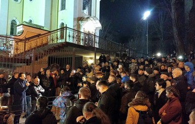 Охранники в суде: Депутаты так бы в парламент ходили, как на суд по Насирову 
