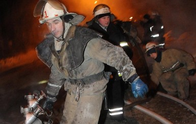 Женщина, спасаясь от пожара, упала с восьмого этажа и выжила