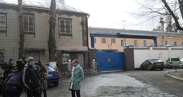 На условия в камере Насиров не жалуется: разместили по фэншуй 
