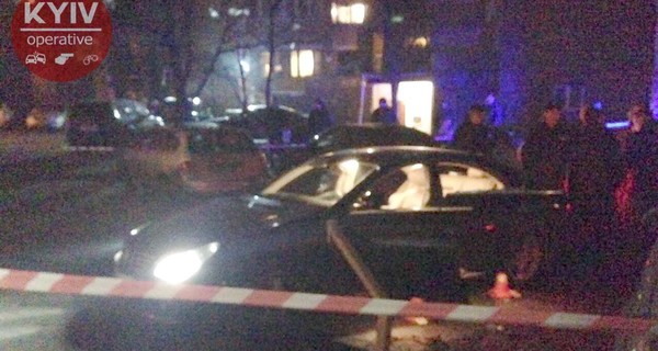 В центре Киева расстреляли Mercedes с ребенком в салоне