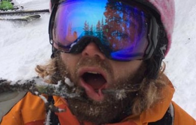 Американский лыжник проткнул губы огромной веткой, спускаясь со склона