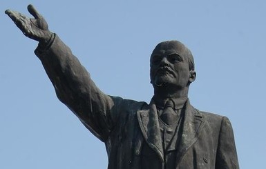 В Винницкой области снесли последний памятник Ленину