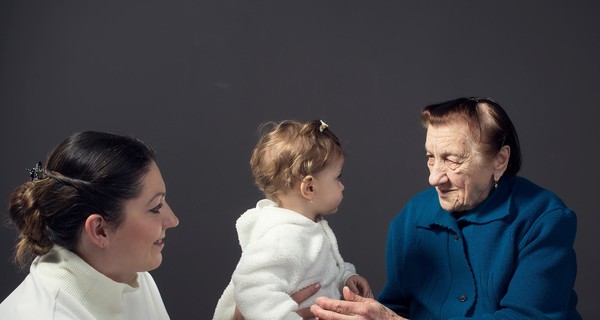 Львовский фотограф объявляет аукцион, чтобы помочь дому престарелых