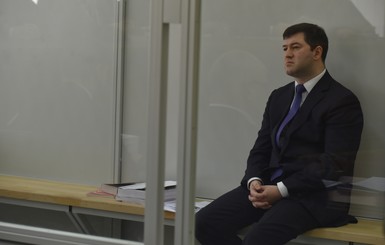 Как денди лондонский одет: Насиров появился в суде в костюме и запонках