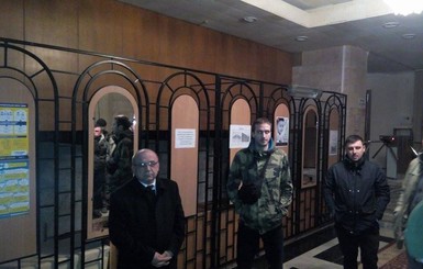 В Луцке активисты заняли здание Волынской обладминистрации