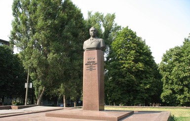 В Каменском за бюджетные деньги отремонтируют памятник Брежневу