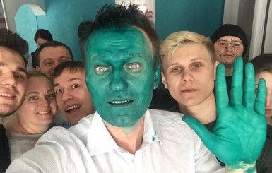 В Барнауле оппозиционера Навального перекрасили то ли в Шрека, то ли в Маску