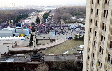 В Москве аспирант МГУ вывесил флаг Украины в день 