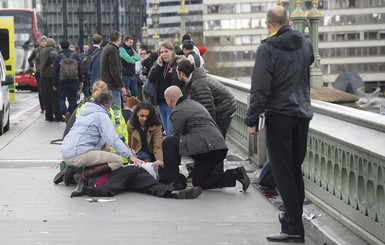 Теракт в Лондоне: у парламента стрельба, рядом авто задавило несколько человек