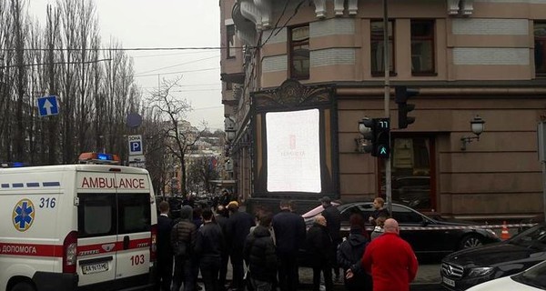 СМИ: у элитного отеля в Киеве расстреляли двоих мужчин 
