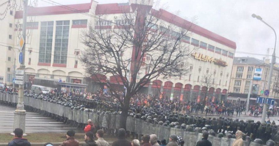 Белорусская оппозиция снова вышла митинговать, начались новые задержания