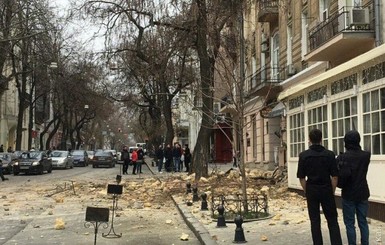В Одессе обрушилась стена здания