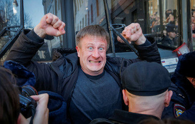 В России полиция задержала  Навального и участников антикоррупционной акции